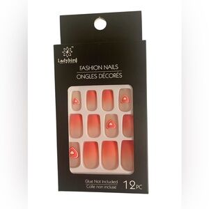 ❤️❤️Fashion Nails - Red Heart Accent